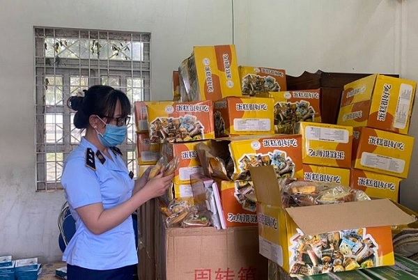 Gia Lai: Tạm giữ 6.000 chiếc bánh trung thu không rõ xuất xứ đã được chốt đơn trên Facebook