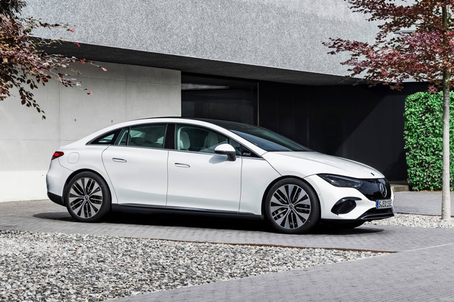 Khám phá sedan chạy điện Mercedes-Benz EQE đầy ắp công nghệ hiện đại