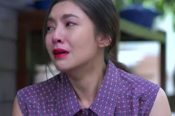 Đến nhà người yêu bất ngờ, tôi sững sờ khi nghe tiếng the thé vọng ra và càng choáng váng với bộ dạng của cô ấy