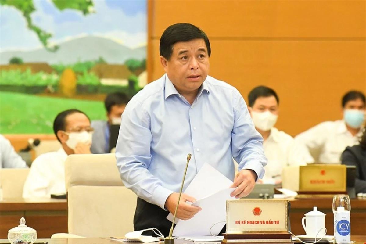 Bộ trưởng Bộ KH-ĐT Nguyễn Chí Dũng báo cáo tại phiên họp Ủy ban Thường vụ Quốc hội. Ảnh: Quốc hội