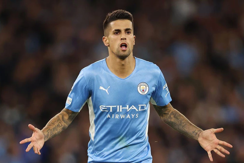 Hậu vệ phải: Joao Cancelo (Man City).