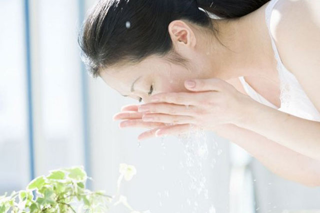 Rửa mặt bằng nước vo gạo có giúp làn da trắng mịn hay không?