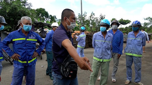 Cần Thơ: Công nhân bức xúc kéo nhau tới công ty đòi nợ lương