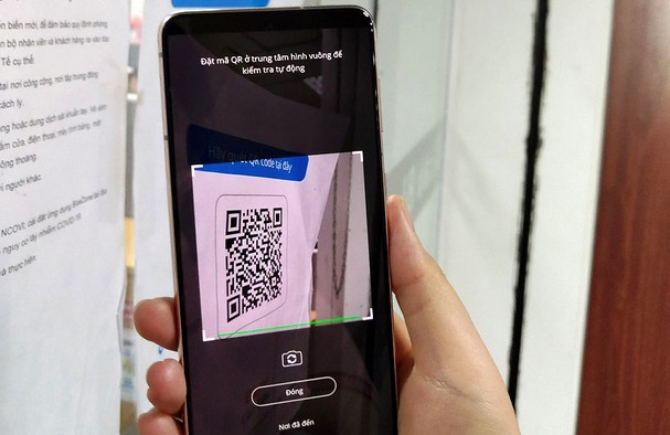 Hà Nội: Quán ăn, cửa hàng sách, siêu thị tự tạo mã QR code để khách khai báo y tế
