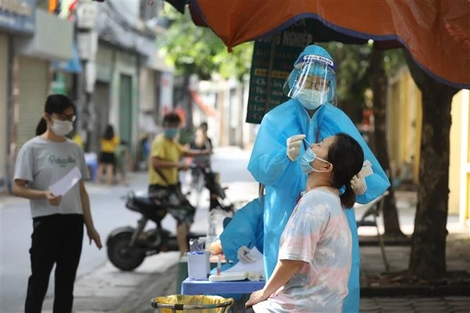 Biểu dương những nỗ lực và kết quả trong công tác xét nghiệm và tiêm chủng thần tốc của Hà Nội, góp phần kiểm soát tốt dịch bệnh, sớm tạo miễn dịch cộng đồng.