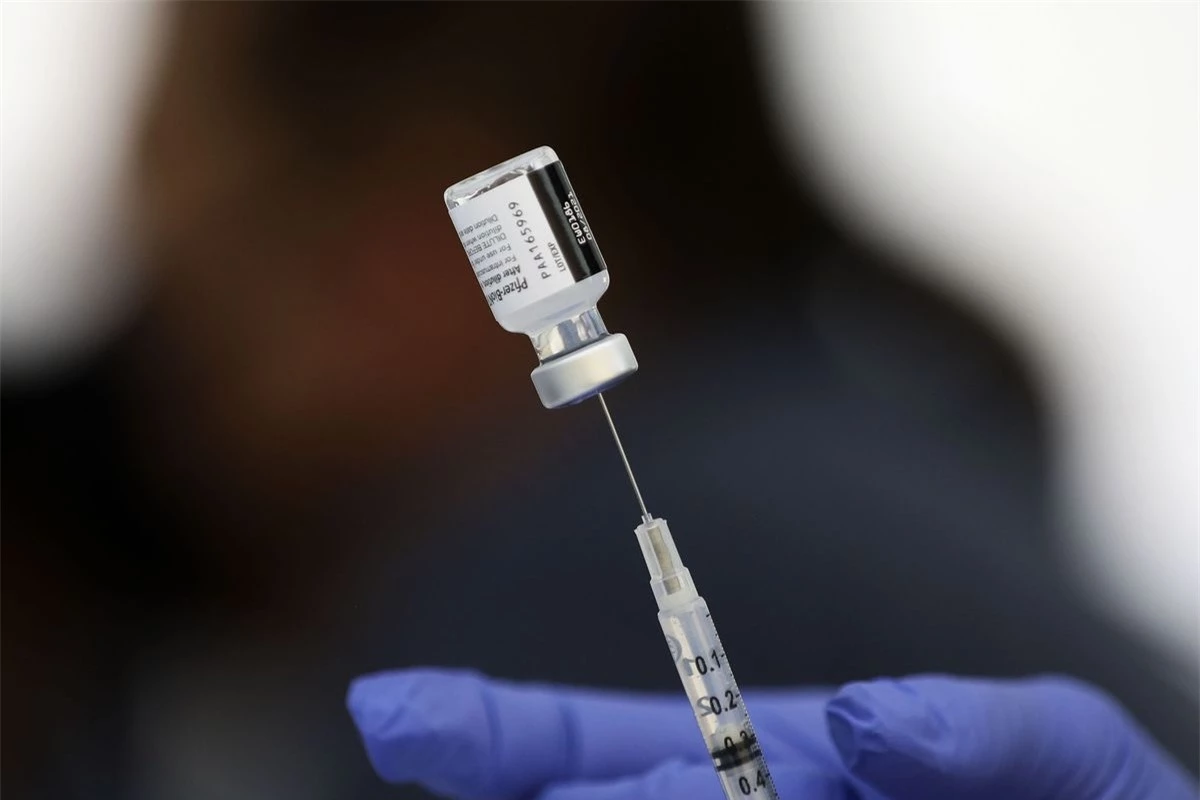 Liều vaccine thứ ba làm giảm đáng kể nguy cơ lây nhiễm SARS-CoV-2 ở những người trên 60 tuổi. Ảnh minh họa:Deseret News