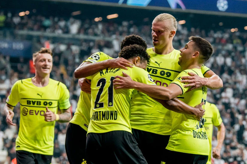 Dortmund ra quân suôn sẻ tại Champions League.