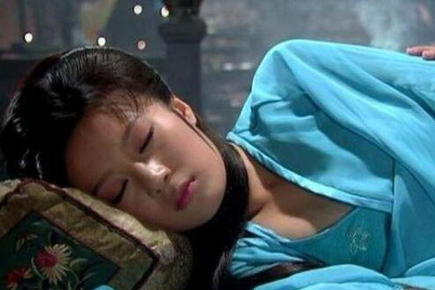 Vì sao khi ngủ, cung nữ Thanh triều buộc phải khép chặt hai chân, không được phép tách rời?