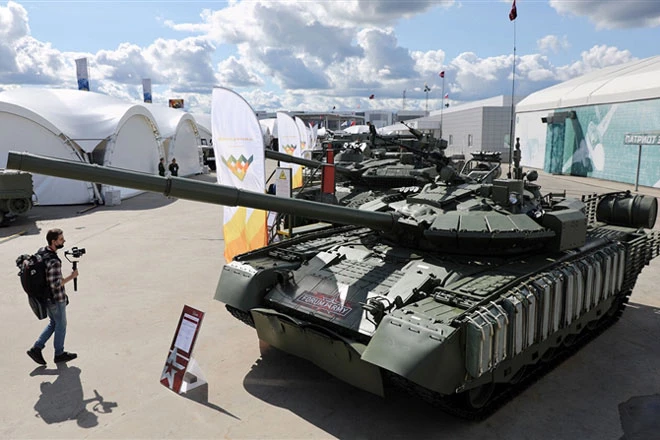 Xuất khẩu vũ khí của Nga có dấu hiệu chững lại trong những năm gần đây, buộc Moskva phải có hướng đi mới. (Ảnh: Moscow Times)