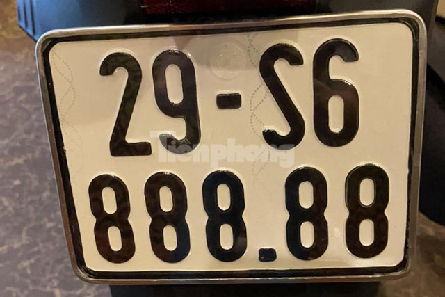 Honda SH biển ngũ quý 8 bán lại gần 600 triệu đồng