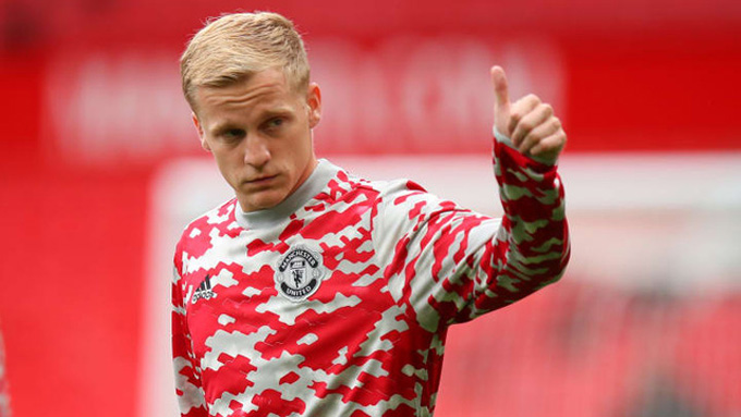 Arsenal tính gây sốc với Wilshere và Van de Beek
