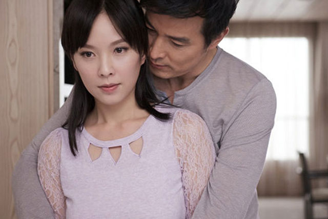 Đừng ầm ĩ vì người chồng bội bạc, phụ nữ chỉ cần sống cho mình và con là đủ