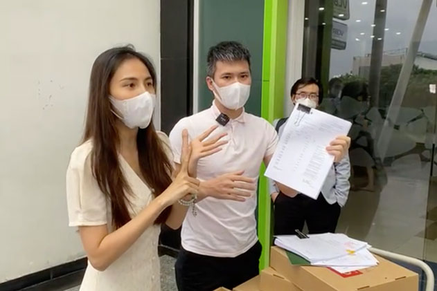Buổi livestream kết thúc trong 11 phút, vợ chồng Công Vinh tuyên bố kiện người bôi nhọ