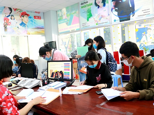 Bộ GD&ĐT chỉ ra nguyên nhân điểm chuẩn vào đại học năm 2021 tăng đột biến 