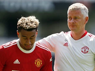 Solskjaer thận trọng với Cavani, 'che chắn' cho Lingard