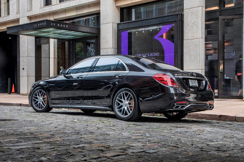 7. Mercedes-AMG S63 Sedan (giá khởi điểm: 151.600 USD).