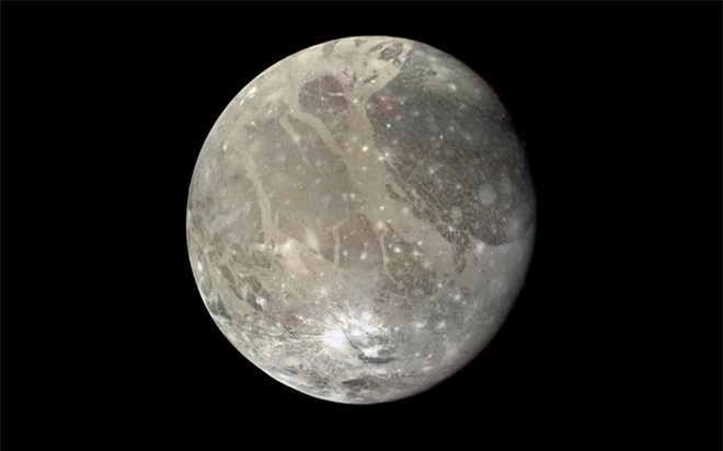 Các nhà thiên văn học đã phát hiện ra có hơi nước trên Ganymede, liệu đây sẽ là ngôi nhà thứ hai cho nhân loại? - Ảnh 3.