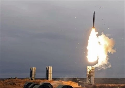 S-400 chung minh danh chan muc tieu sieu thanh Mach 10