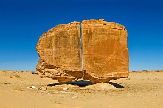 Al Naslaa - Khối đá bí ẩn hơn 4.000 năm tuổi tại Ả Rập Xê Út