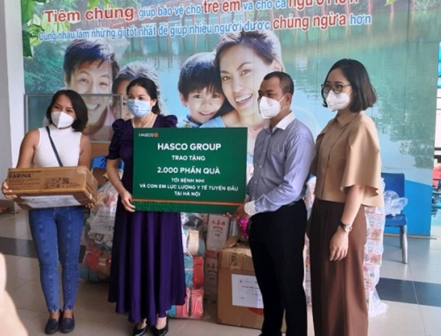 “Trung thu hồng” đến với con em cán bộ y tế dự phòng và các bệnh nhân nhi