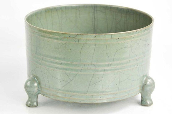 Chiếc bát gốm được đấu giá hơn 440.000 USD