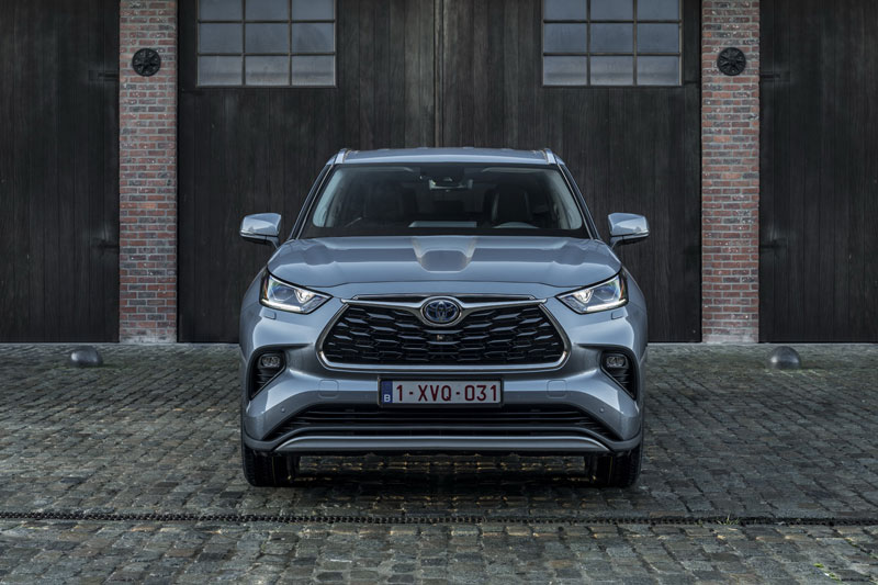 Top 10 xe SUV 3 hàng ghế tiết kiệm nhiên liệu nhất: Toyota Highlander Hybrid đầu bảng