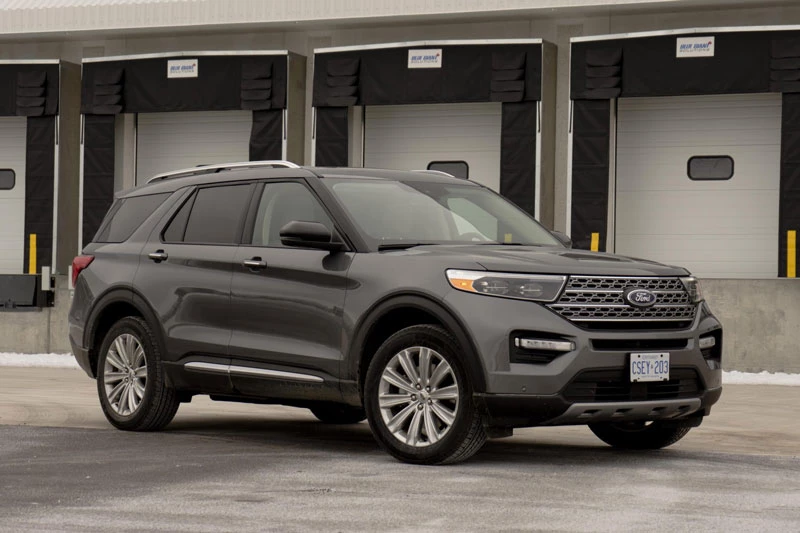 2. Ford Explorer Hybrid 2021 (mức tiêu hao nhiên liệu ở đường hỗn hợp: 10,5 lít/100 km).