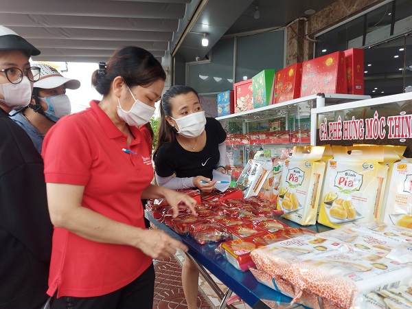Cần Thơ: Thị trường bánh Trung thu nơi đông đúc, nơi vắng vẻ