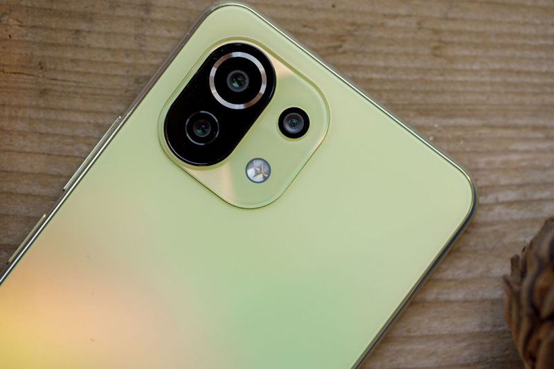 Xiaomi Mi 11 Lite 5G giảm giá 2,3 triệu đồng, cạnh tranh với Samsung Galaxy A52s 5G