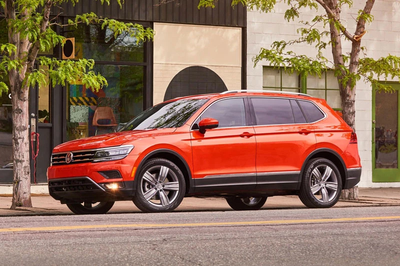 =4. Volkswagen Tiguan 2021 (mức tiêu hao nhiên liệu ở đường hỗn hợp: 11,3 lít/100 km).