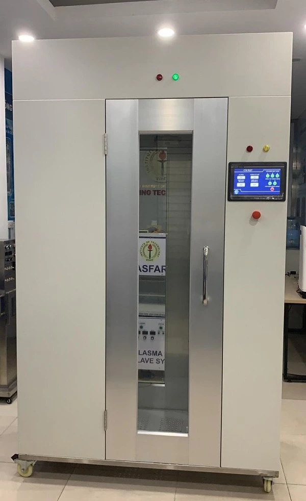 Hệ thống buồng khử khuẩn công nghệ plasma của học viện VinIT.
