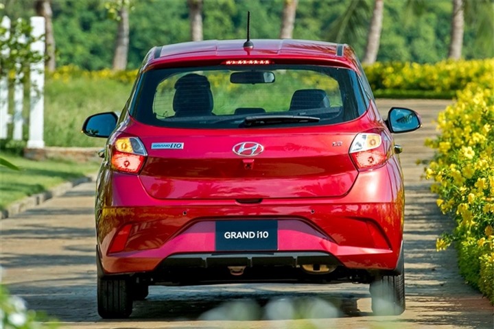 Hyundai Grand i10 vẫn chưa thể giành lại VinFast Fadil ảnh 4 Hyundai Grand i10 vẫn chưa thể giành lại 'ngôi vương' từ VinFast Fadil - 5