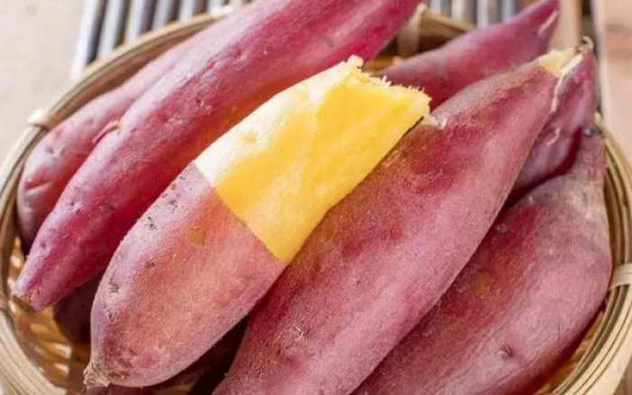 Hấp khoai lang nên gột vỏ hay để nguyên, nhiều người làm sai bảo sao khoai không ngon ngọt