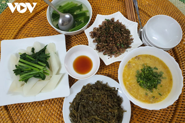 Mờ sán sui - Rau sắn muối chua dân dã mà lạ miệng của đồng bào Dao đỏ