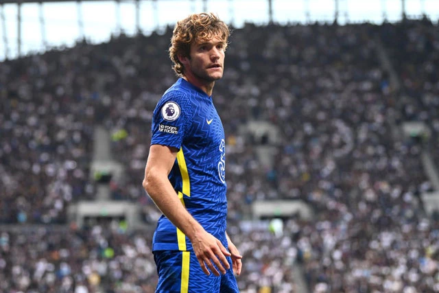 Hậu vệ trái: Marcos Alonso (Chelsea).