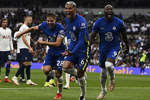 Thiago Silva, người đá mẫu cho đàn em học hỏi