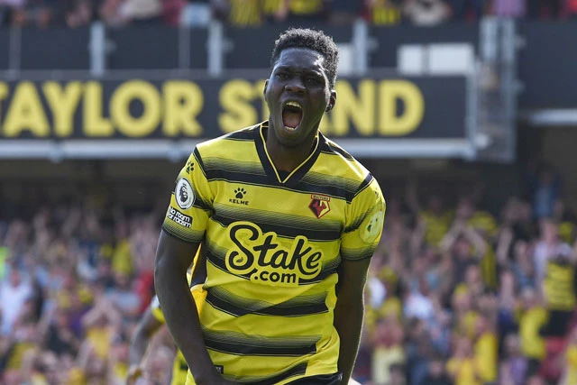 Tiền vệ phải: Ismaila Sarr (Watford).