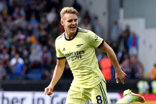 Tiền vệ trung tâm: Martin Odegaard (Arsenal).