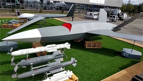 Chum UAV sieu hang cua Kronstadt: Orion-E, Gelios-AEW va Grom