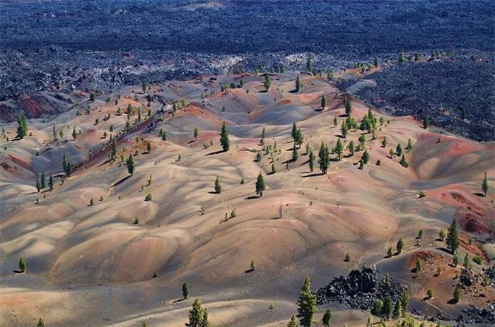 Cồn cát đầy màu sắc như bức tranh sơn dầu trong công viên núi lửa 3