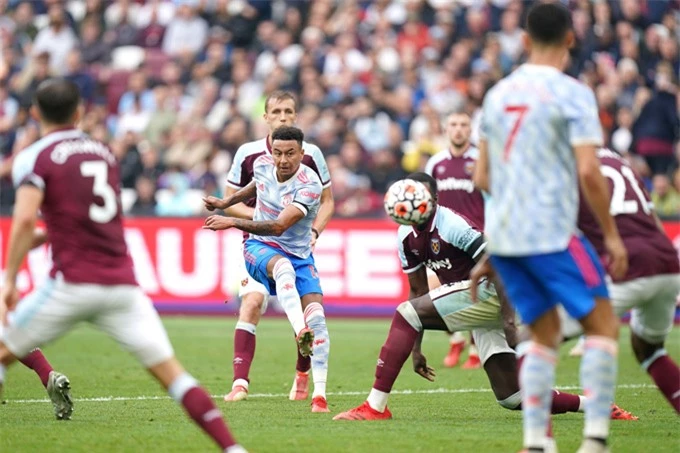 Lingard tỏa sáng với pha ghi bàn đẹp mắt mang về thắng lợi 2-1 cho MU trên sân của West Ham