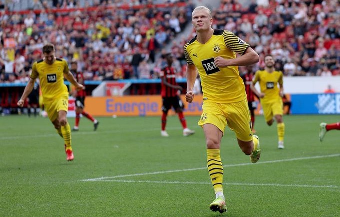 Haaland ghi bàn thứ 11 sau 7 trận, Dortmund áp sát Bayern 