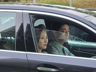 Park Min Young xuất hiện ở hậu trường với gương mặt cau có, bị fan thắc mắc liền có màn phản bác xuất sắc