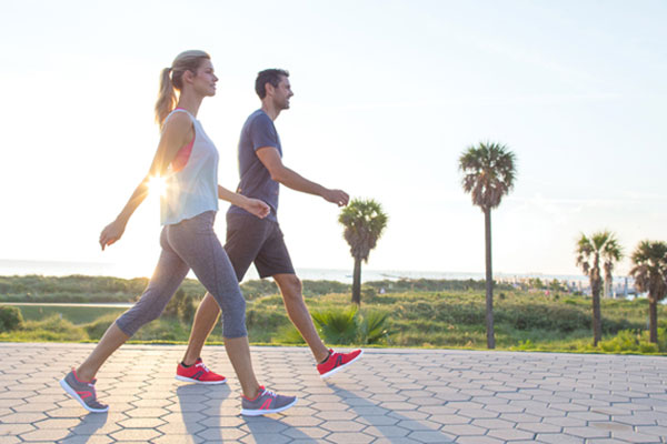 Người sống thọ đều có 4 điều này khi đi bộ: Kiểm tra ngay xem bạn có đủ không?