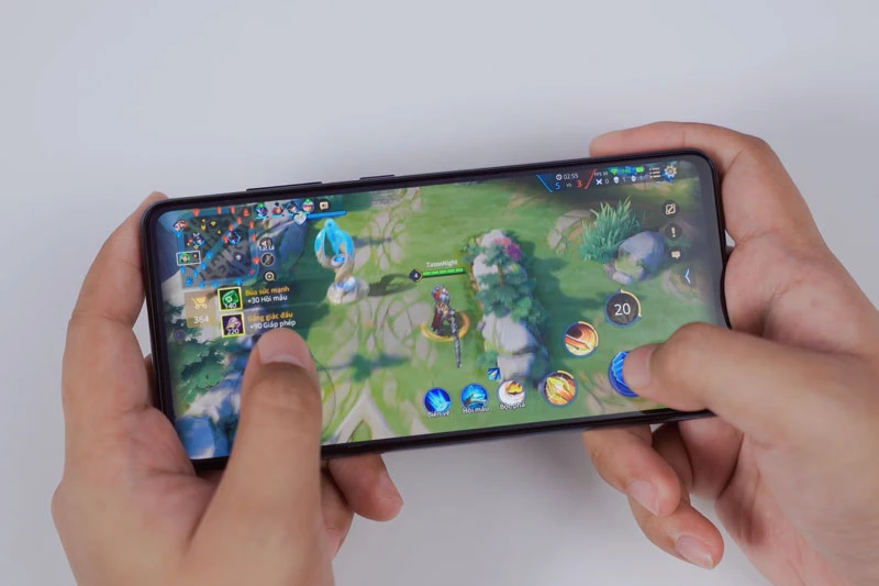 Khả năng tối ưu hoá khi chơi game của Samsung Galaxy A52s 5G chưa thực sự tốt. Ảnh cắt từ clip.