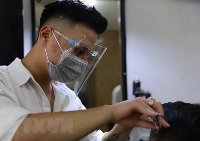 Nhiều địa phương nới lỏng giãn cách, mở lại các hoạt động, dịch vụ