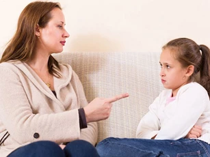 5 điều cha mẹ thông minh không làm khi nói chuyện với con