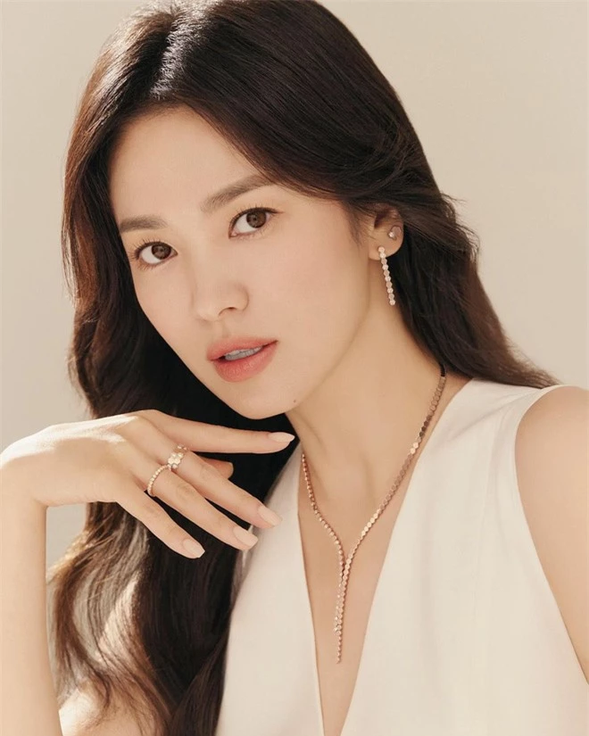 Rầm rộ tin Song Hye Kyo chỉ là &quot;kẻ thế vai&quot; cho dự án phim mới, fan chỉ trích nhà sản xuất đang lợi dụng nữ diễn viên - Ảnh 2.