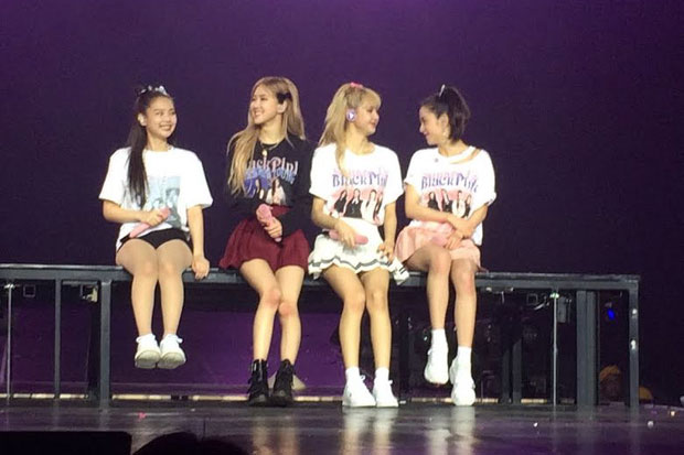 Rosé và Lisa (BLACKPINK) sở hữu đôi chân dài đỉnh cao bất chấp cả camera thường