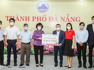Tập đoàn BRG và Ngân hàng SeABank tặng trang thiết bị y tế hiện đại cho Đà Nẵng